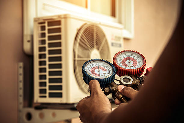 Professional Hvac technician working in Durham, OR